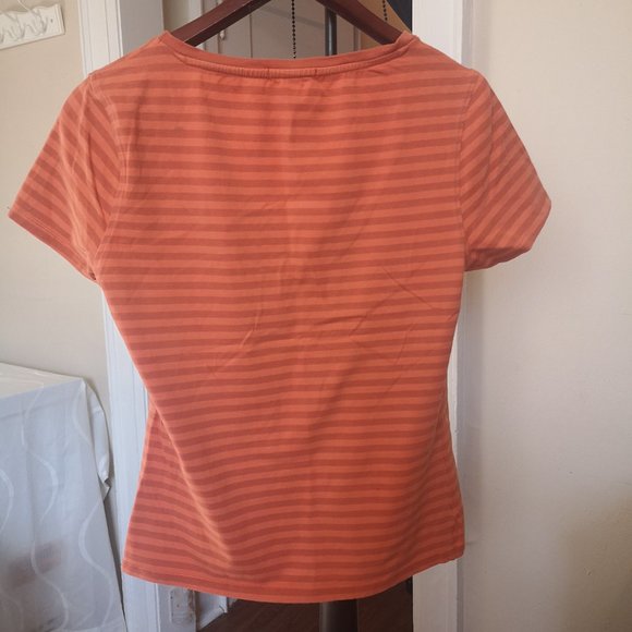 3/$20 Woolworths short sleeve v-neck top - Picture 5 of 6